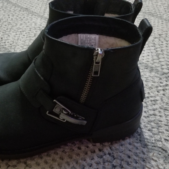 Ugg boots - Picture 1 of 5